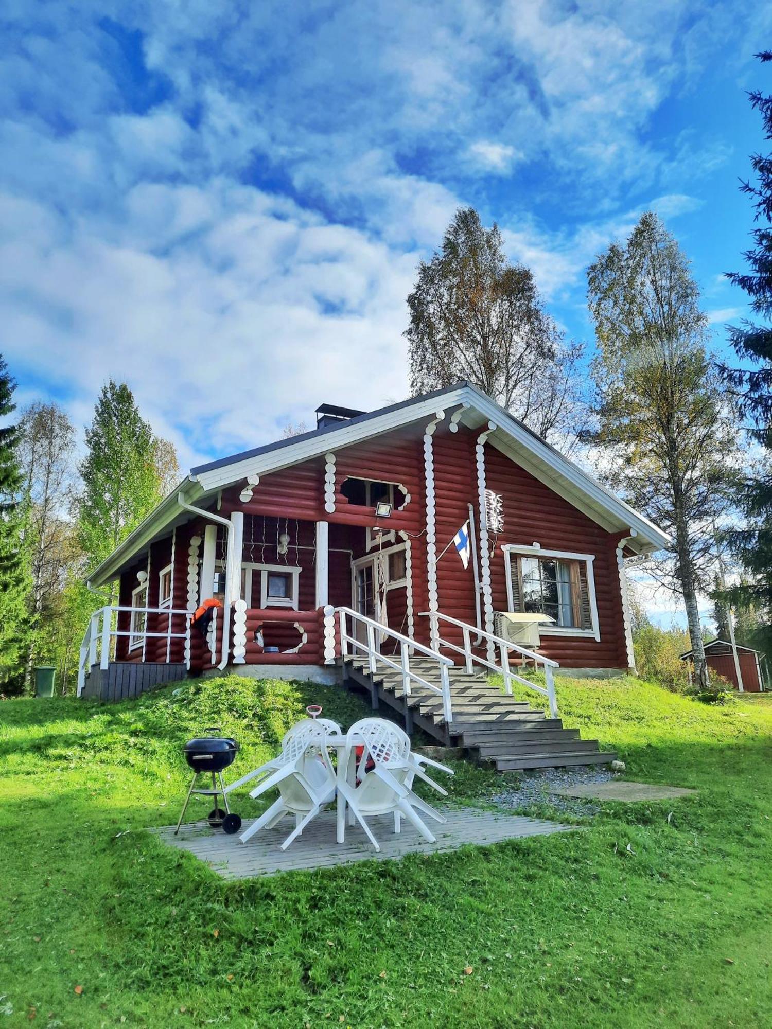 Lapin Hiisi Joen Rannalla Chalet *