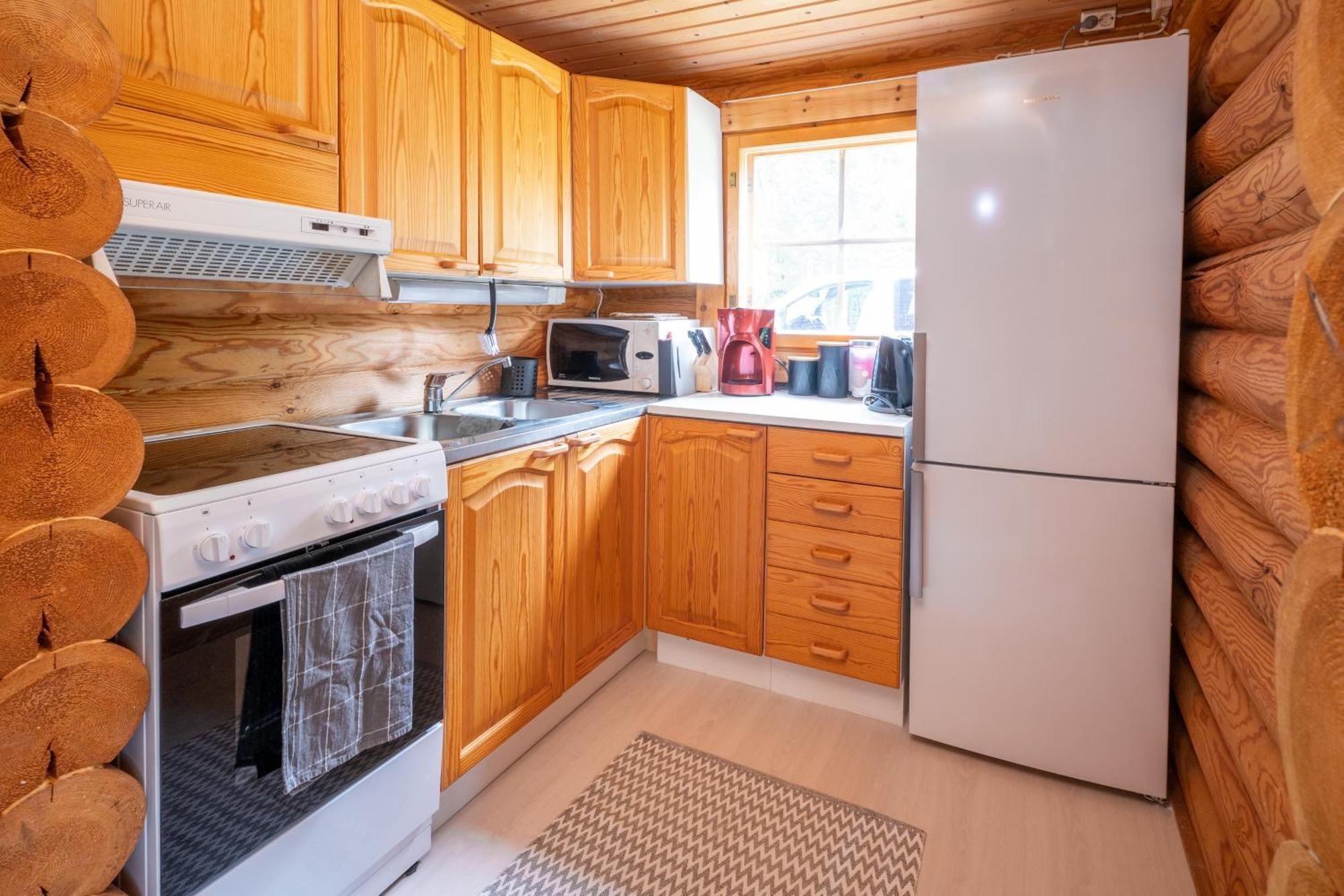 Lapin Hiisi Joen Rannalla Chalet