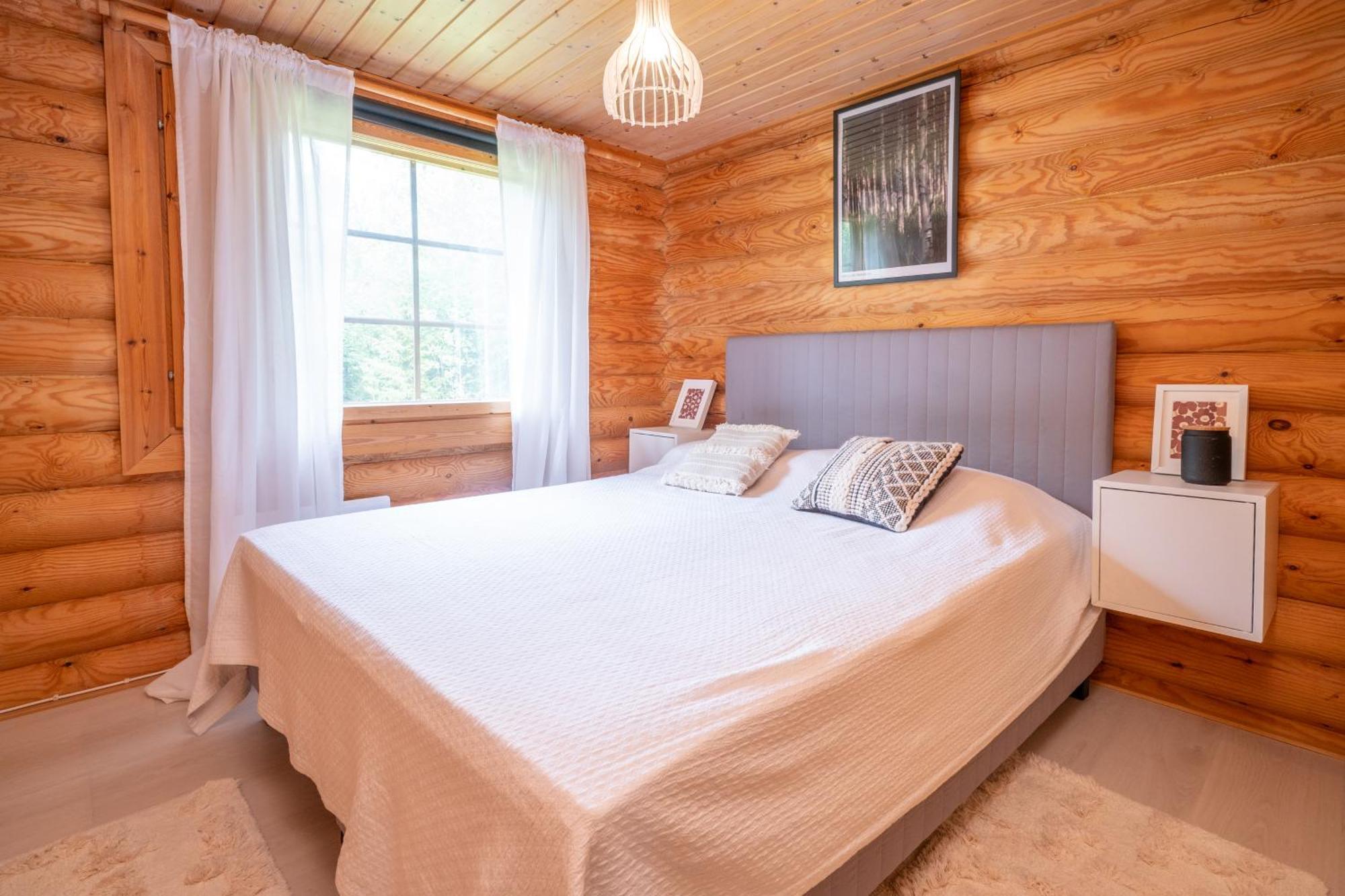 Lapin Hiisi Joen Rannalla Chalet