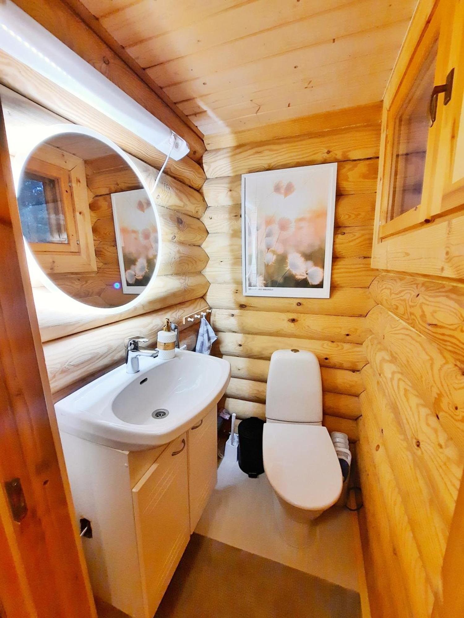 Chalet Lapin Hiisi Joen Rannalla