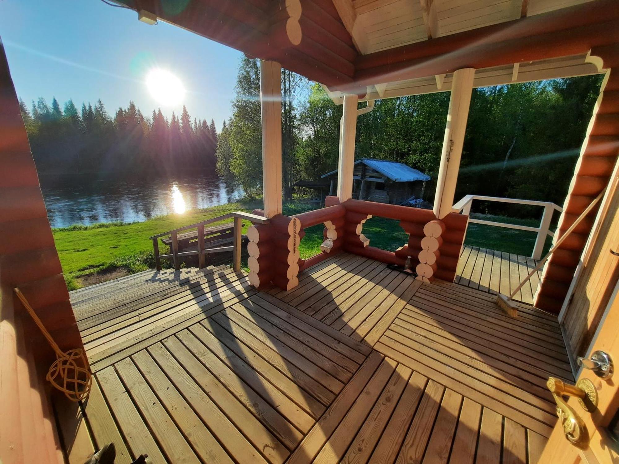 Lapin Hiisi Joen Rannalla Chalet *