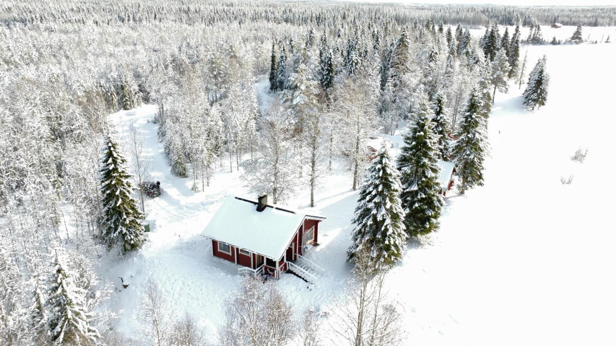 Lapin Hiisi Joen Rannalla Chalet *