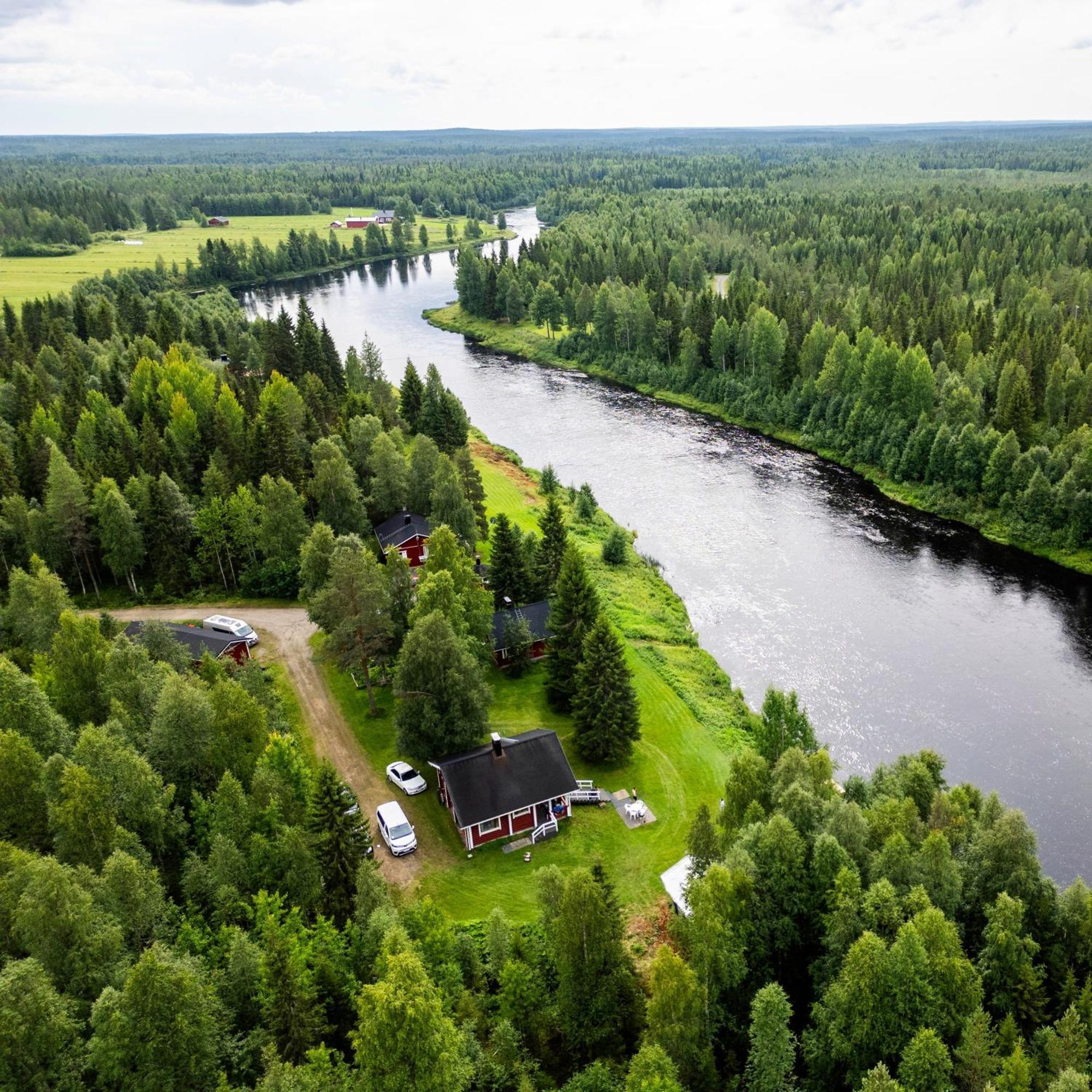 Lapin Hiisi Joen Rannalla Chalet